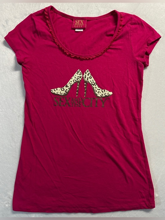 Sex And The City Tops - SEX & THE CITY 2010 women's pink high heel graphic tee, M.
